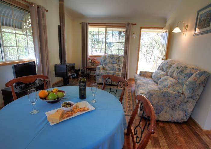 Accommodation Creek Cottages & Sundown View Suites Ballandean Room photo