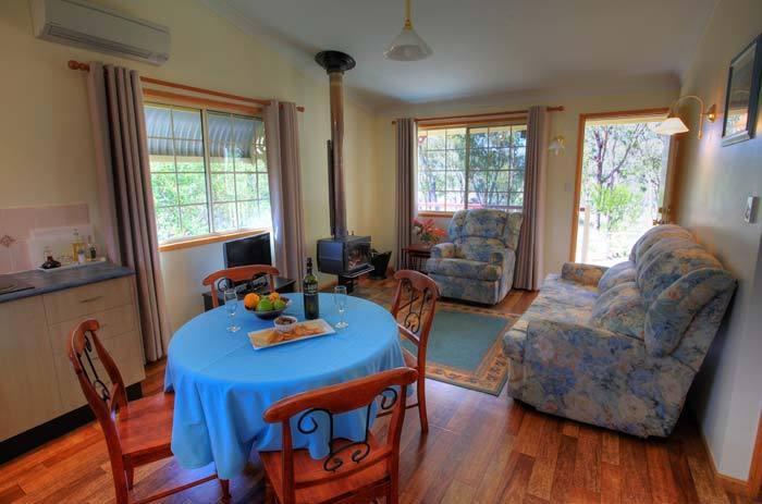 Accommodation Creek Cottages & Sundown View Suites Ballandean Room photo
